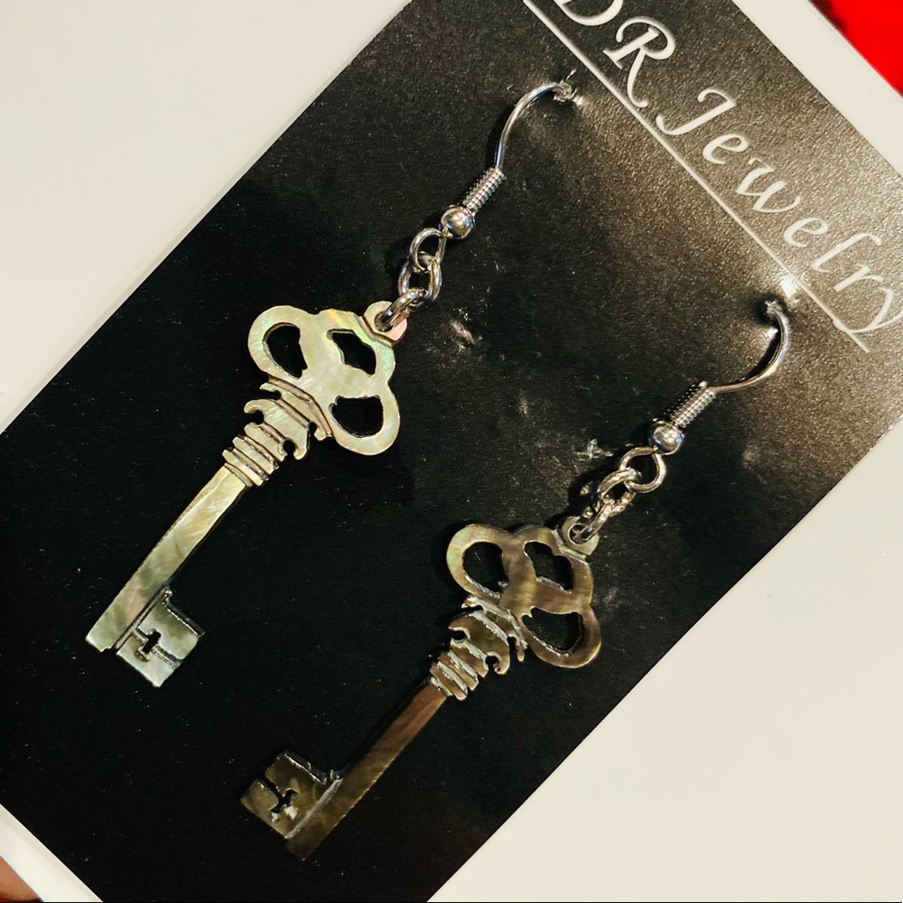 Unique Key Shell Earrings - Picture 3 of 6
